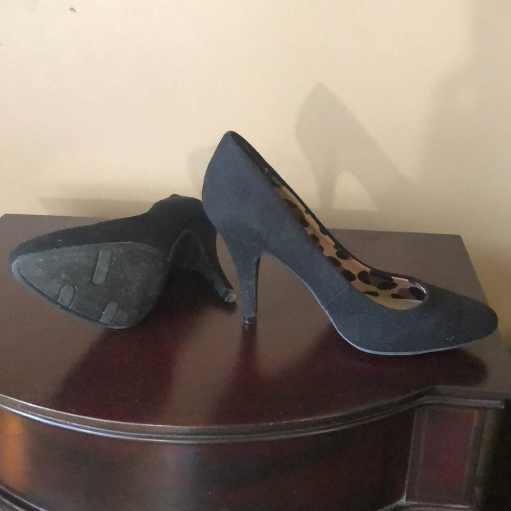 Shoes - Picture 4 of 5